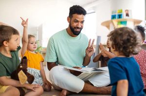 Maenner im Kindergarten